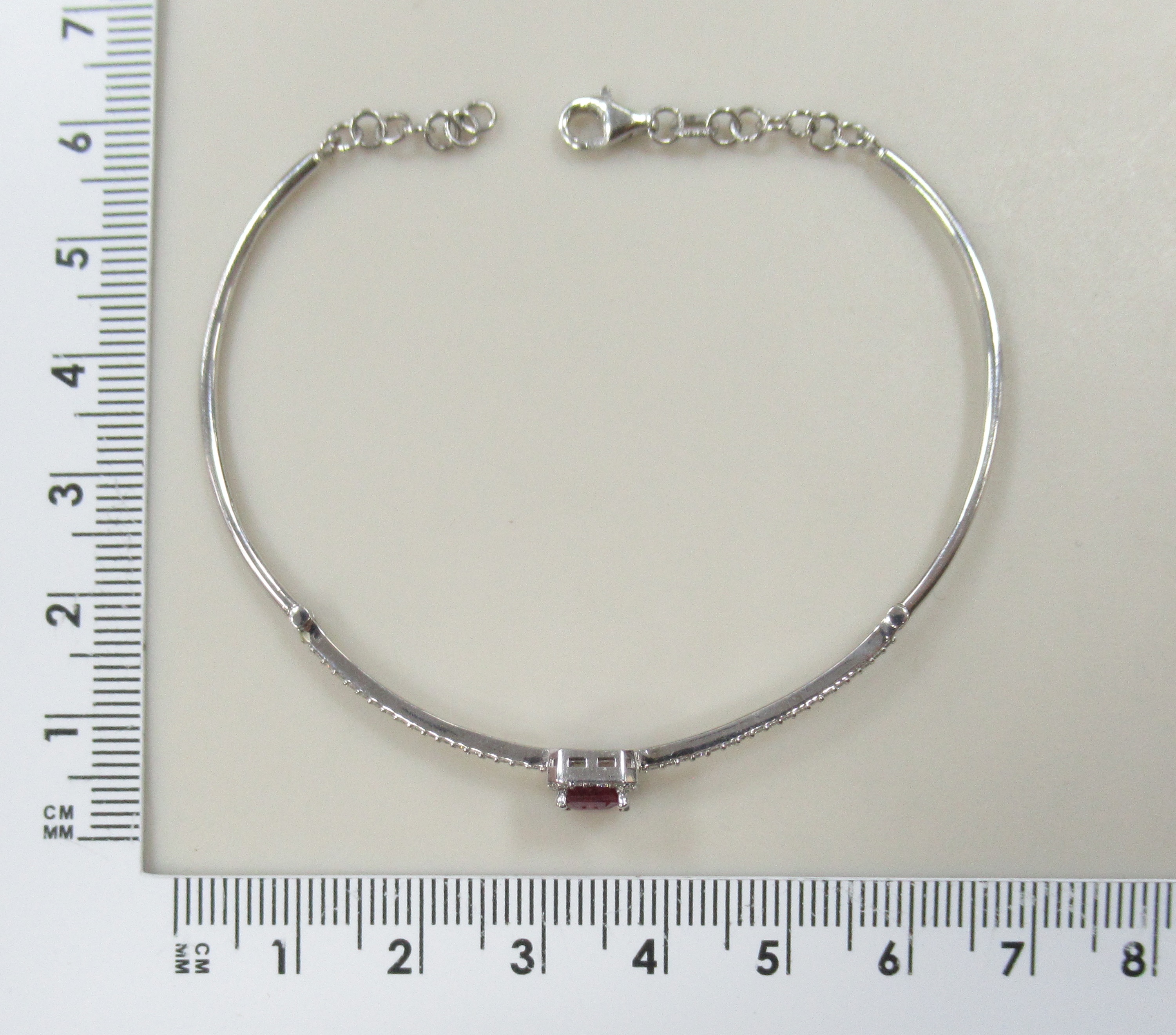 Браслет из белого золота с рубином